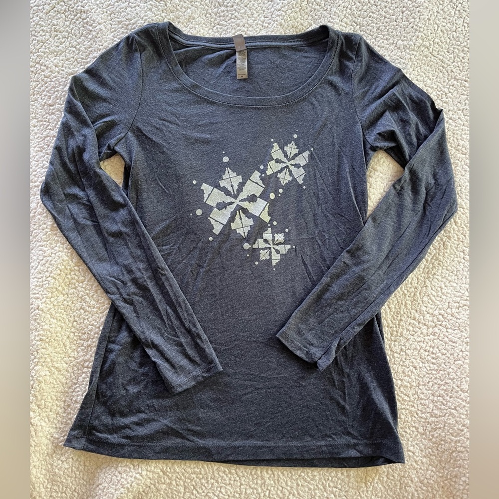 Boise, Idaho Women's Long Sleeve Graphic Top - Blue/Grey Snowflake Design - M